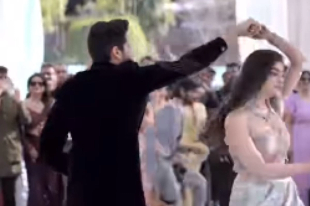 Bride Groom Viral Video The Couples Mesmerising Dance On Dil Ko Karar Aaya Breaks The 1681